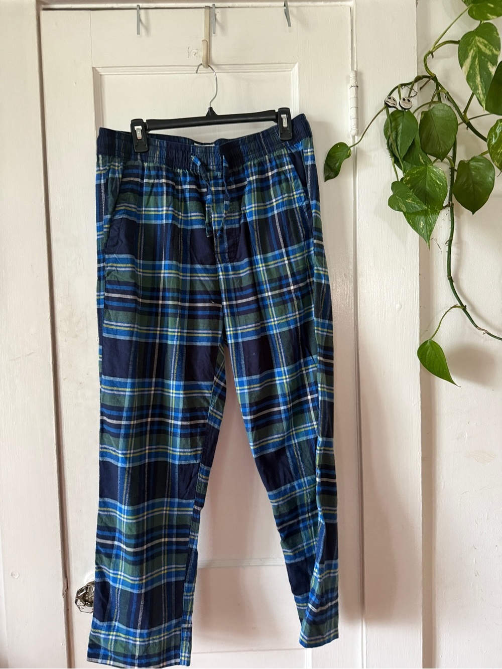 American Eagle Outfitters Navy, Blue & Green Plaid Joggers AE LOUNGE size M